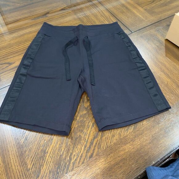 Athleta Metro Downtown Shorts Size Small - Picture 4 of 9